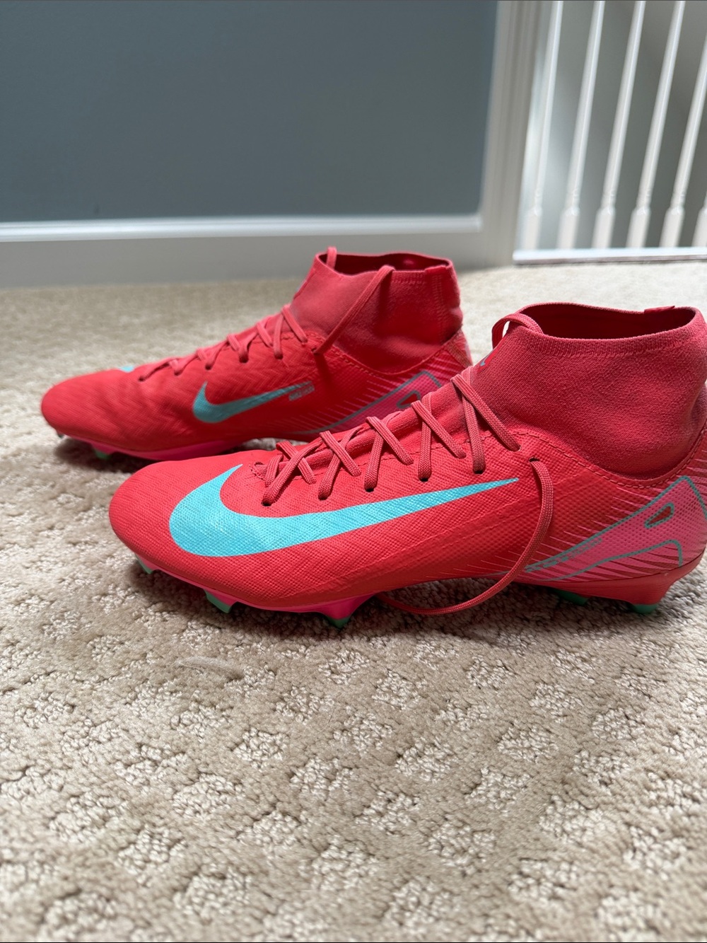 Nike Mercurial Superfly 10 Soccer Cleats size 8 and matching shin guards - Picture 4 of 7